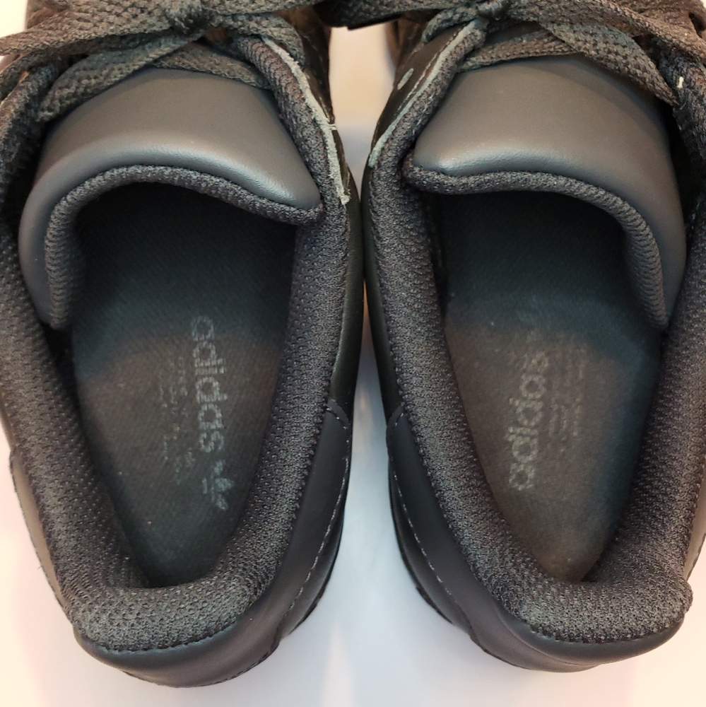 Adidas Yeezy Powerphase Black - Picture 9 of 11
